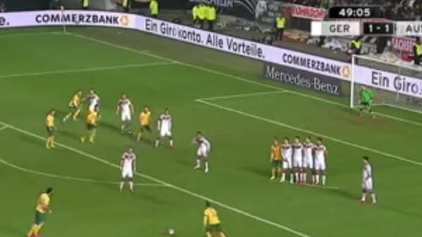 Jedinak'tan Almanya'ya müthiş frikik golü