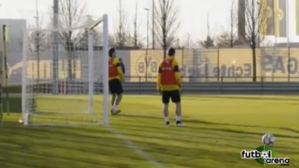 Dortmund'un Yıldızı Kalecilik Hünerlerini Sergiledi!