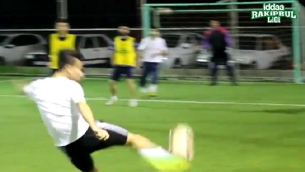 Halı sahada inanılmaz gol
