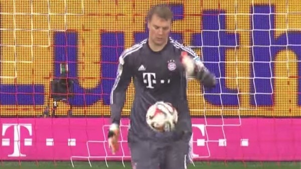 Manuel Neuer'den inanılmaz hatalar