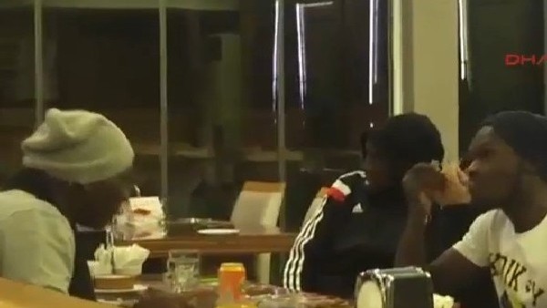Sow ve Demba Ba dönercide buluştu