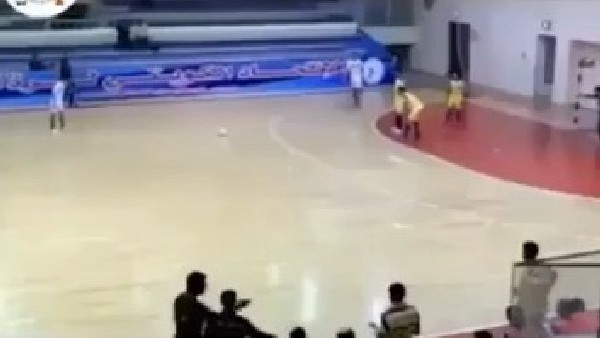 İlginç Bir Frikik Taktiği...