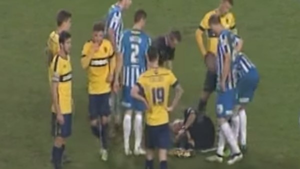 Hakem sakatlandı, oyuncu spreyi sıktı!