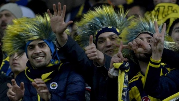 Maç sonrası stad bayram yerine döndü