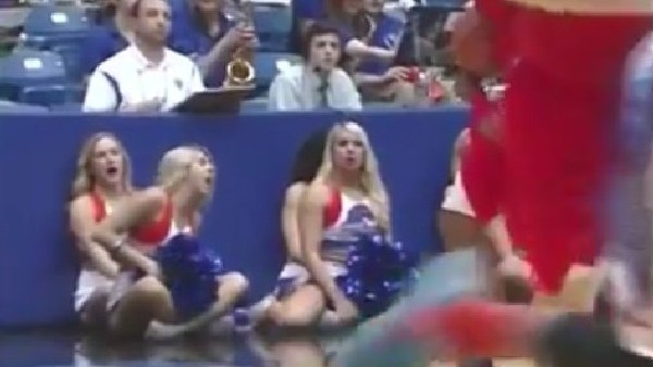 Ponpon kızların ağzı açık kaldı!..