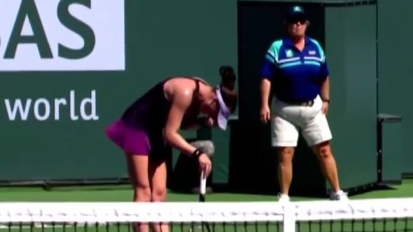 Güzel tenişçi güneşin azizliğine uğradı!