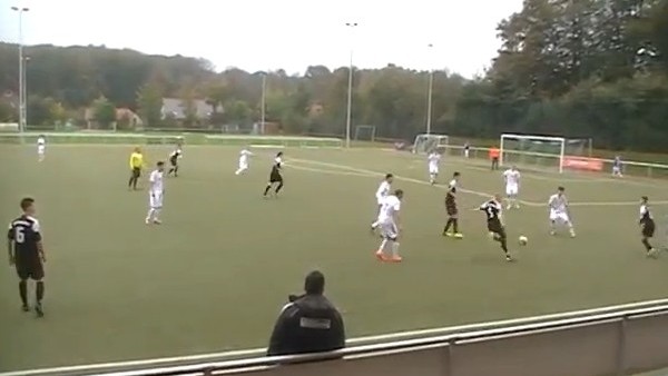 19'luk oyuncudan belki de yılın golü!