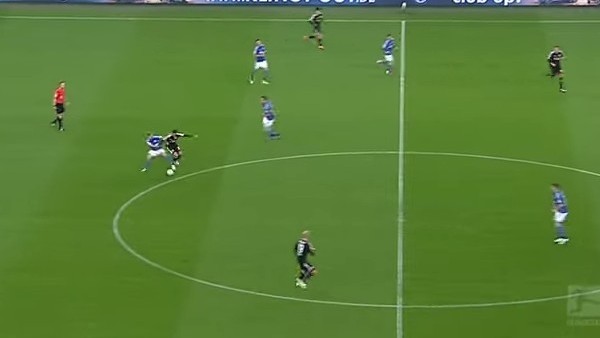 Leverkusen'in yıldızından müthiş çalım