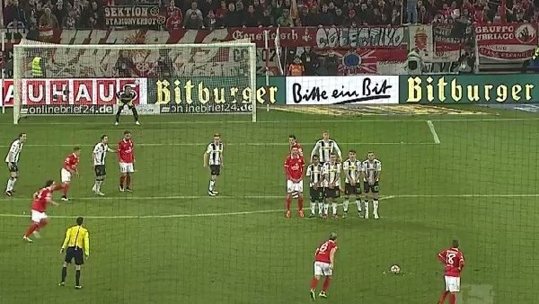 Mainz'lı futbolcudan müthiş frikik golü