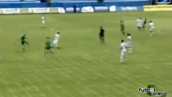 Tereyağından kıl çeker gibi sıyrıldı...