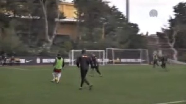 Galatasaray teknik heyeti basın mensuplarıyla maç yaptı