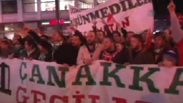 Bursasporlu taraftarlar şehitler için yürüdü