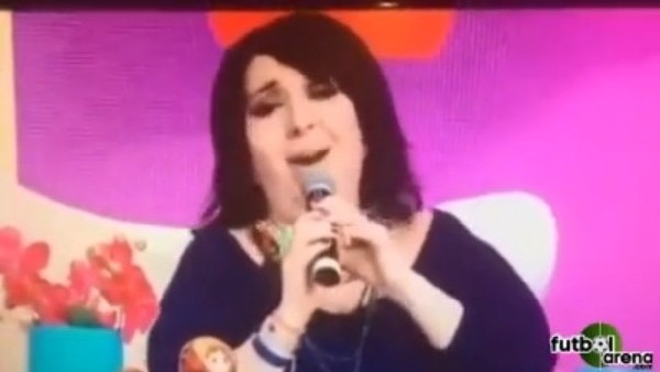 Nur Yerlitaş'tan Demba Ba şarkısı