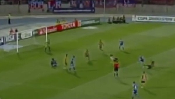 Sol ayağıyla fena çaktı!