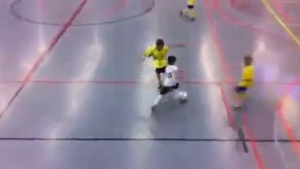 8 yaşındaki çocuktan müthiş hareketler