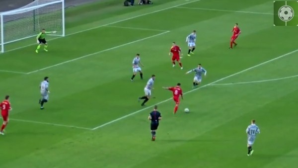 Ceza sahası dışından vurdu, herkes izledi!