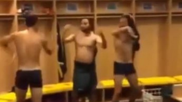 Jimmy Durmaz ve Erkan Zengin'den çılgın dans