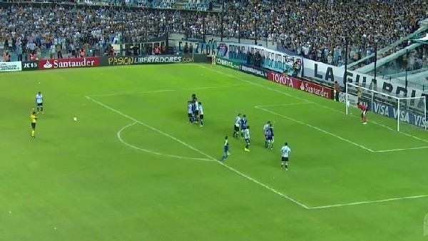 Böyle frikik organizasyonu görülmedi!