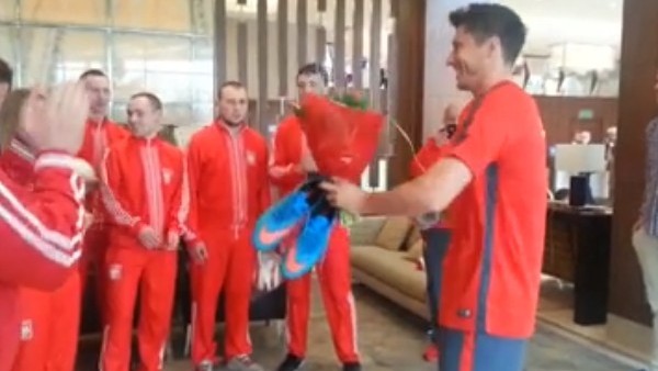 Arkadaşları Lewandowski'ye tezahürat yaptı