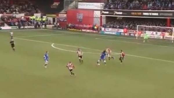 3 rakibe aynı anda çalım attı!