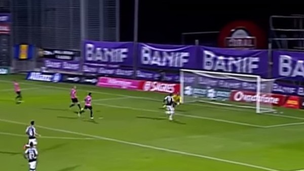 Bu kadarı da olmaz! Kale dibinden kaçırdı...