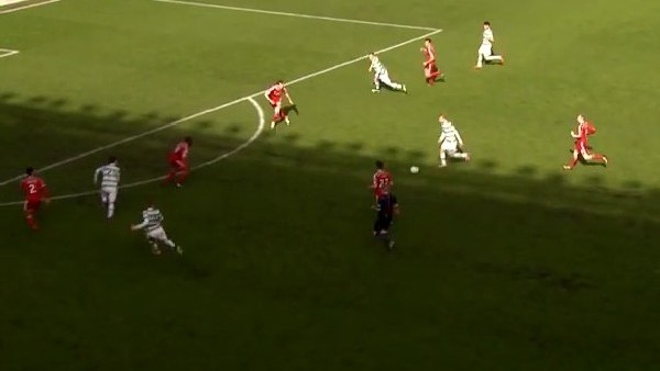 Celtic'li Oyuncudan Tam Köşeye Şık Gol!