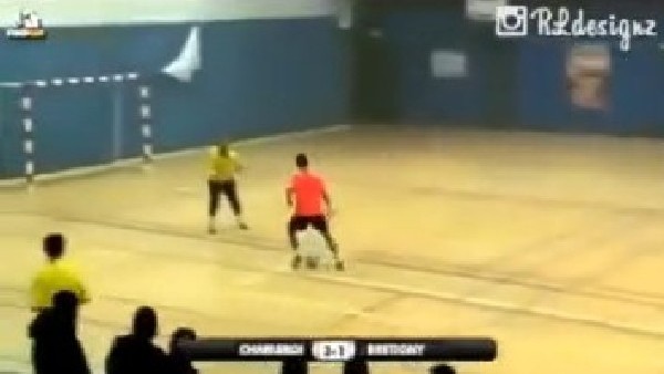 Futsalda rakibi küçük düşüren hareket!