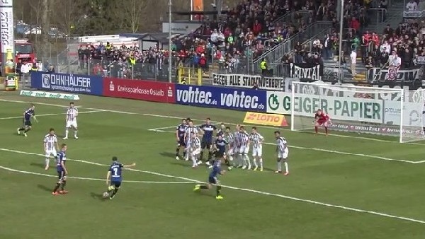 Almanya'da müthiş frikik golü