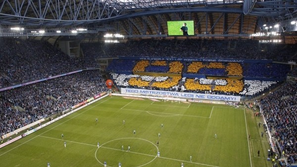 Lech Poznan taraftarlardan koreografi