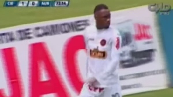 Irkçı Tezahüratlara Maruz Kaldı, Oyundan Çıktı!