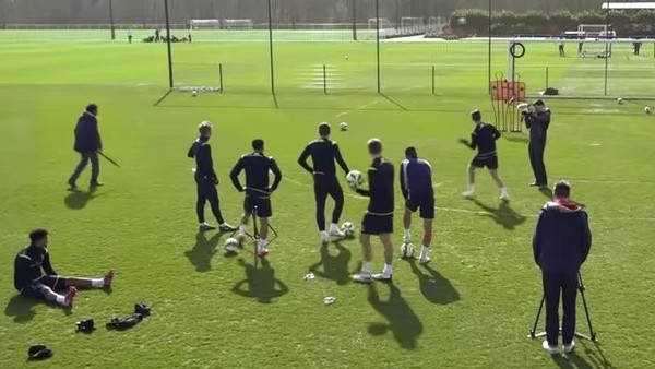 Tottenham'lı futbolcular antrenmanda kapıştı!