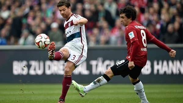 Xabi Alonso'dan müthiş frikik golü