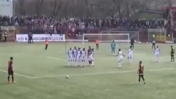 Karagümrüklü futbolcudan müthiş frikik!