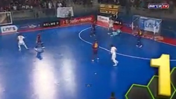 Barcelona'nın futsal kalecisi şov yaptı