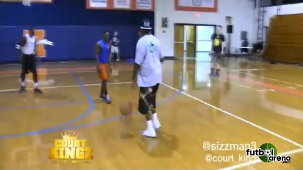 Rakibiyle adeta dalga geçti!