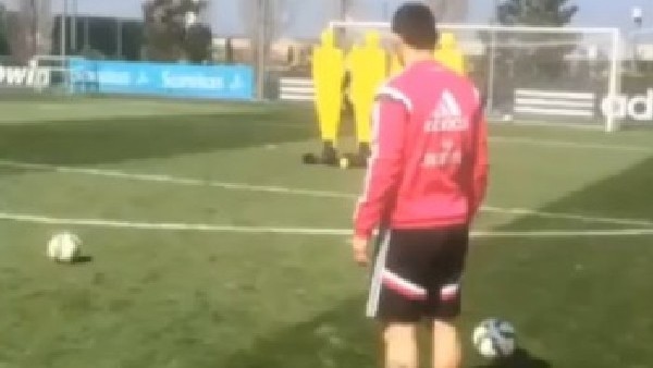 James Rodriguez frikik çalışıyor