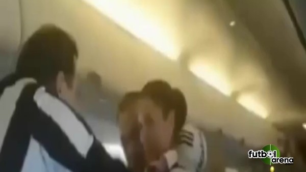 Beşiktaşlı taraftarlar hostese üçlü çektirdi