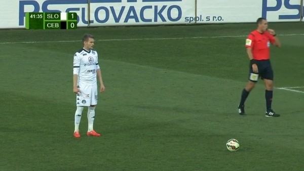 Frikikten kaleciyi fena avladı