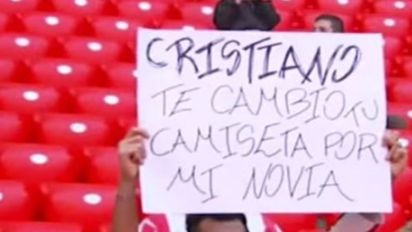 Ronaldo için çılgın pankart 'Kız arkadaşımı verebilirim'