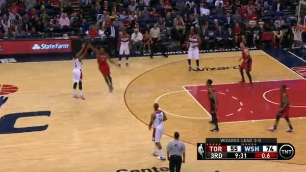 Bradley Beal Son Saniyede Müthiş 3'lük Attı