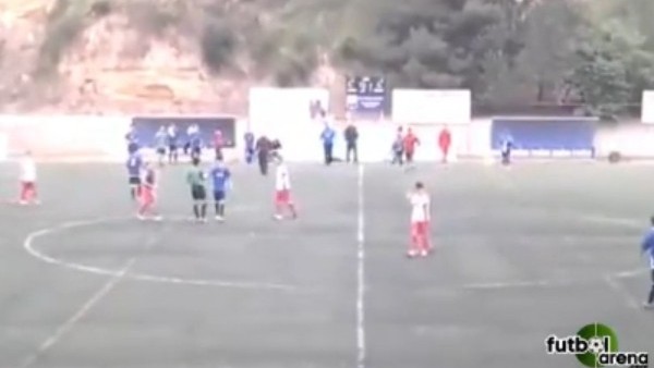 Bitiş düdüğü sonrası hakeme linç girişimi