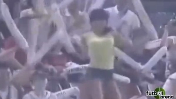 Koreli güzel dansıyla büyüledi