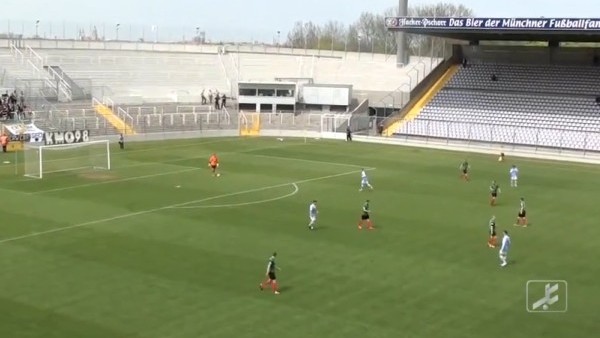 Kaleci degajla enfes gol attı