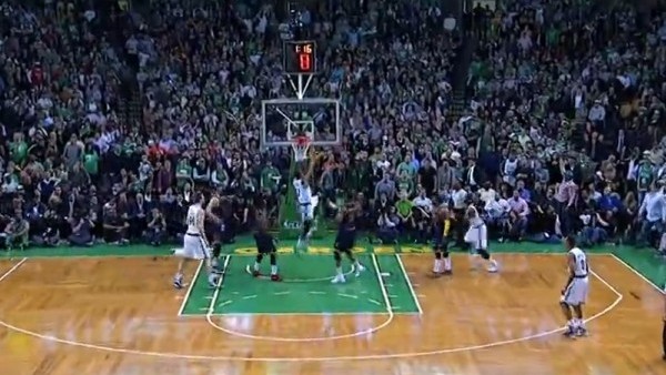 Lebron James'ten müthiş blok!