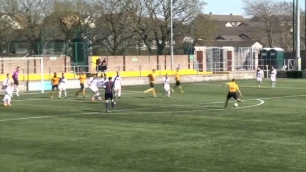 Ceza sahası dışından gelişine nefis gol