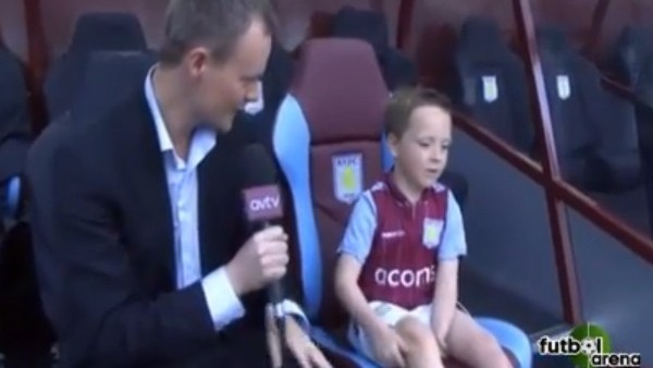 6 yaşında Aston Villa'nın başına geçti!