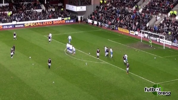 Frikikten ilginç bir gol