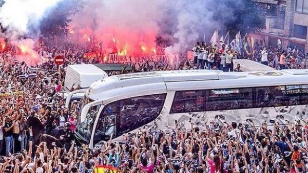 Real Madrid'i onbinler karşıladı