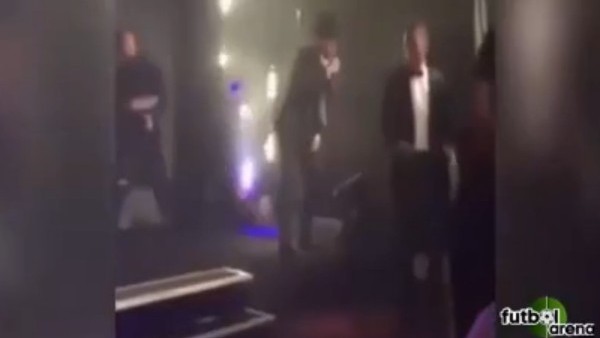 Drogba ve Hazard'dan dans şov