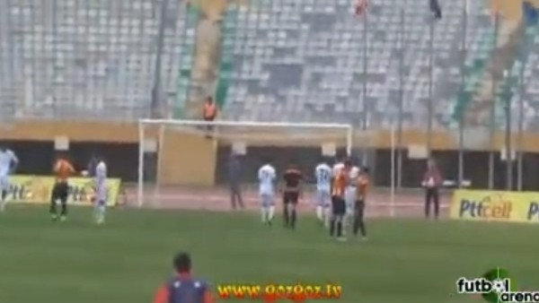 Frikik kullanmak için taş kağıt makas yaptılar...